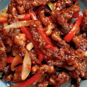 103. Ternera con salsa y sésamo