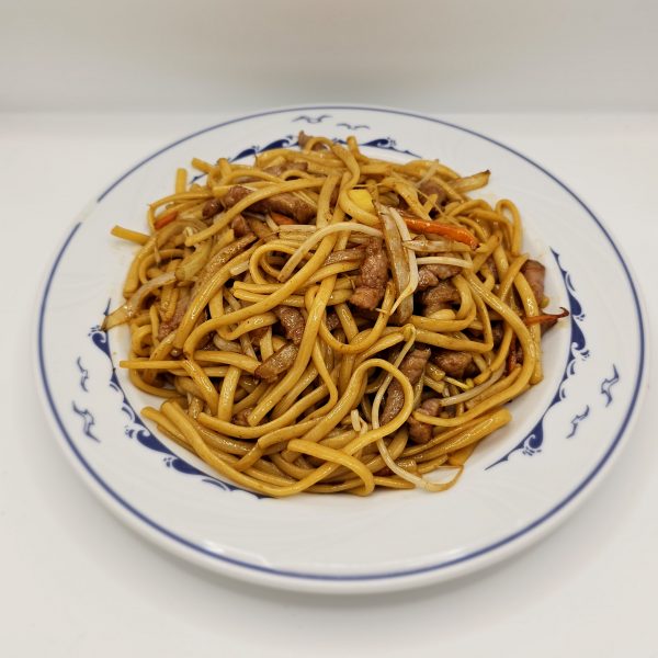 25. Tallarines fritos con tres delicias