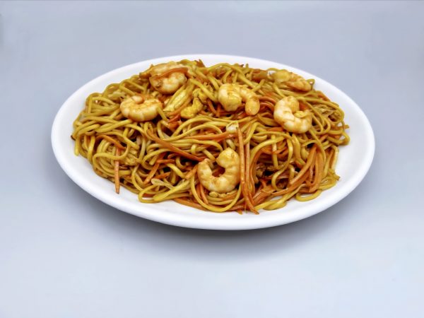 26. Tallarines fritos con gambas