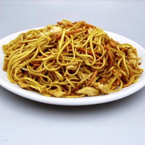 30. Tallarines fritos con pollo