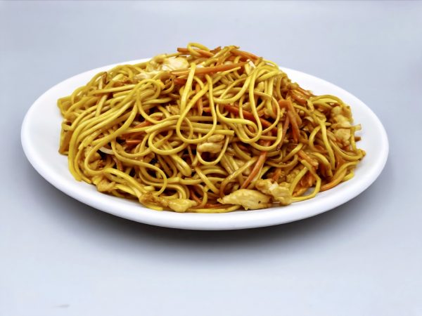 30. Tallarines fritos con pollo