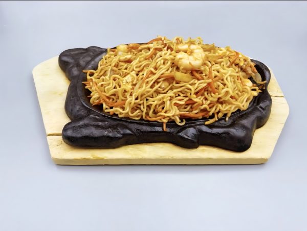 30B. Tallarines fritos a la plancha