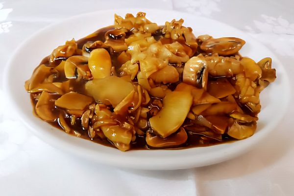 40. Calamares con bambú y setas chinas